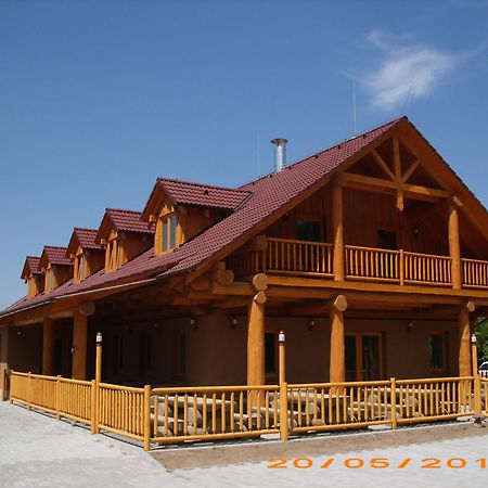 Penzion U Fabu เลดนิตเซ ภายนอก รูปภาพ